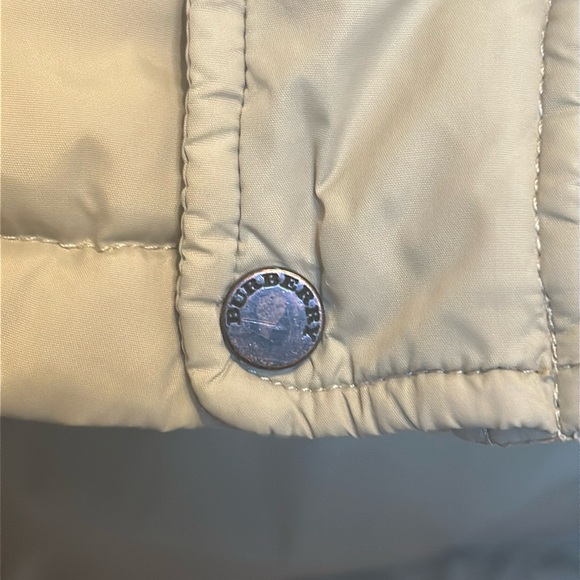 Burberry  kid’s  down puffer jacket size 18m - Picture 7 of 17